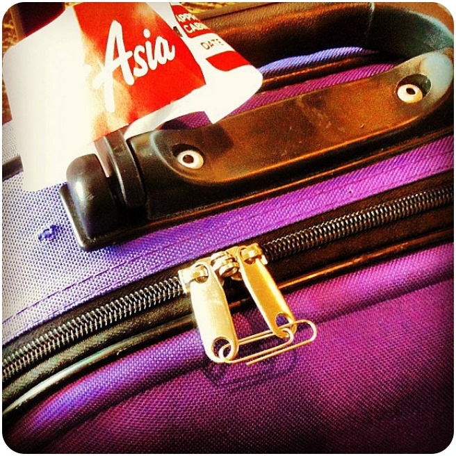 Travel_TipsUse-Paper-Clip-Luggage-Lock