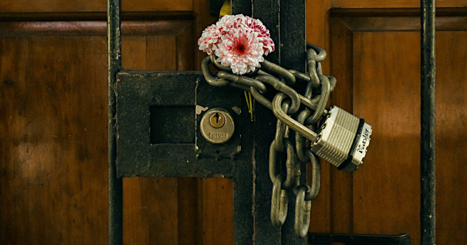 lock, chain, and flower symbolizing the beauty of a locked-in mortgage rate